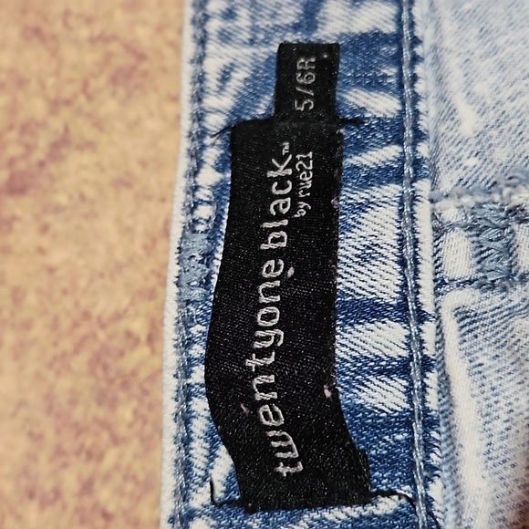 Twenty One Black | Destroyed Curvy Midrise Skinny Jeans - Picture 7 of 10